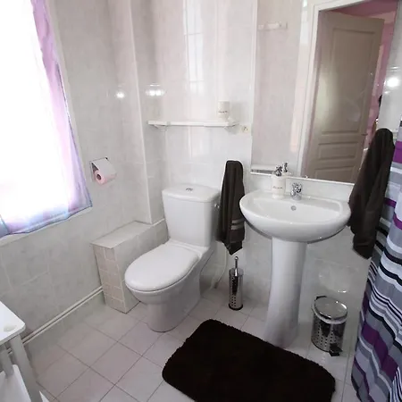 فندق مبيت وإفطار Domaine Des Roses 3*