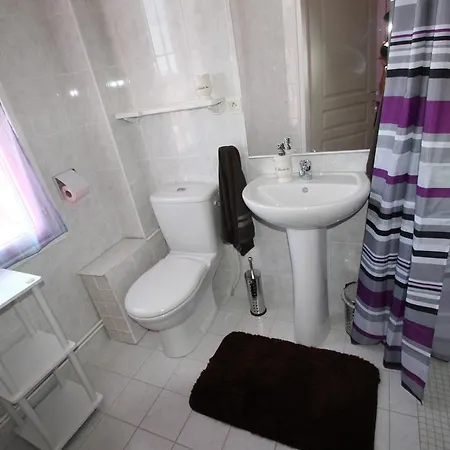 Domaine Des Roses Bed & Breakfast *
